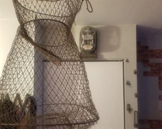 Primitive antique wire basket Trap $15