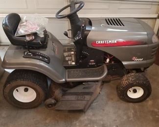 Craftsman LT1000 riding mower. 42" cut