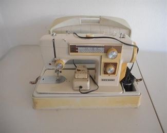 New Home Sewing Machine w/ Case & Pedal https://ctbids.com/#!/description/share/341685