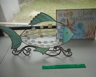 Beachy sign & metal fish decor pieces https://ctbids.com/#!/description/share/341915