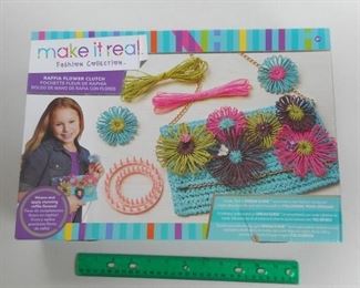 Make It Real Raffia Craft Kit - open box but unused https://ctbids.com/#!/description/share/341943