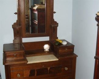 Eastlake chest w/mirror