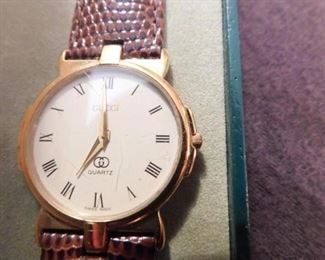 Gucci women's watch 18Kt Gold plated model 3000M