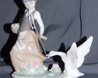 "Agressive goose" Lladro figurine