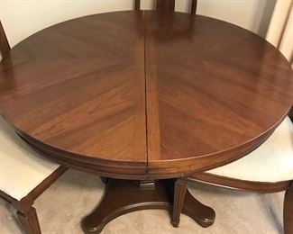   Table With 6 Chairs W/ 1  large  Leaf