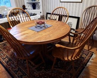 Oak pedestal dining table with 6 chairs