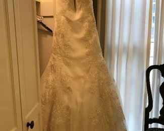 Beautiful size 6-8 wedding dress