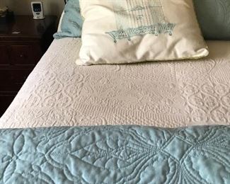 Twin confers and matching pillow shams