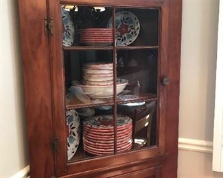 Sweet small size hutch
