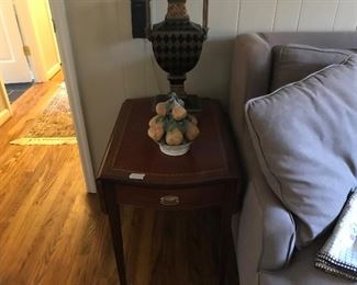 Good looking Pembroke table