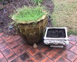Very large pot with Asian theme and cement pot