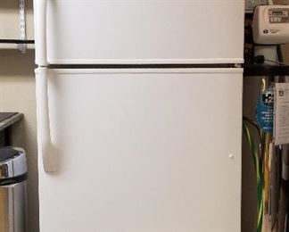 #129 Refrigerator/Freezer - like new inside - 21cubic ft Great extra refrigerator - $275