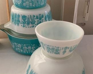 Pyrex - Aqua "Amish" pattern