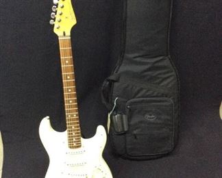GGG033 Fender Roland Ready Stratocaster  Guitar & Gig Bag