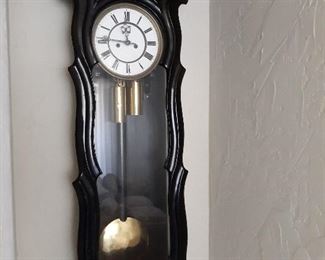 Wall wall clock with chimes