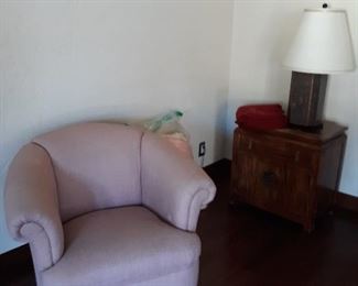 Swivel upholstered chair