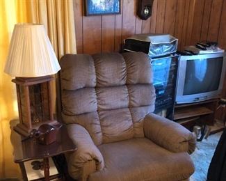 Recliner, side table, lamp, stereo system w/speakers, TV