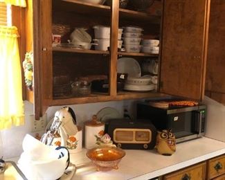 Vintage Hamilton Beach mixer, microwave, Corning, vintage radio - MICROWAVE, CORNING & CORELL SOLD