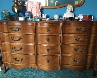 Triple dresser in great condition - Walnut