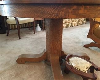 Tiger oak round pedestal table, horseshoe foot rest