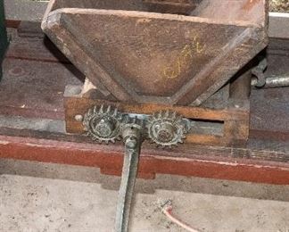  Antique Clothes wringer 