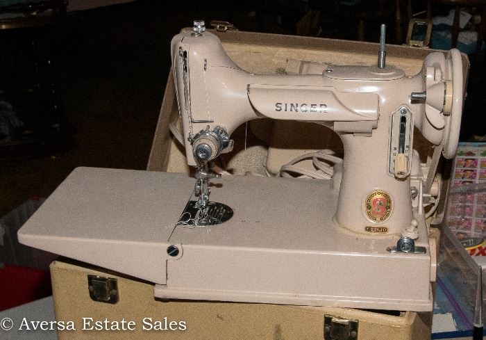  Singer Featherweight - Beige/Tan Sewing Machine