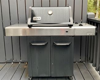 Weber grill 'Spirit' ....barely used!
