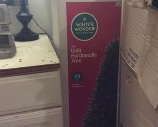 6’ Christmas tree in box