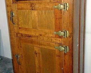 Oak Ice Box, Early Majolica