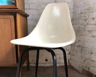 Mid-Century Molded Chair, Close up
