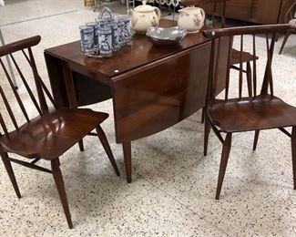 Willett Table And 4 Chairs