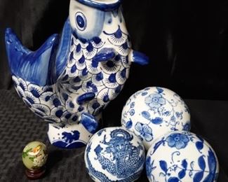 Blue white fish vase with decorative balls