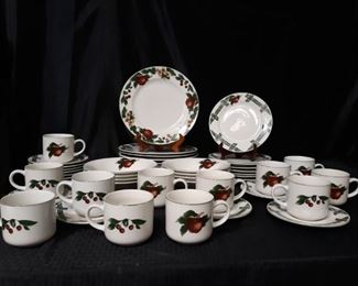 The Cades Cove Collection Dinnerware Set