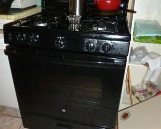 Almost new GE gas stove - very clean