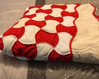 Machine stitched quilt