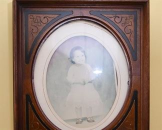 Vintage Picture Frame with Oval Inset