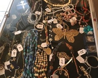 vintage and retro jewelry 