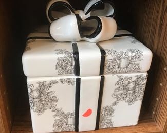 $5.00 Ceramic box looks like a present  