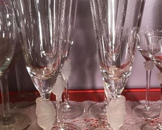 $12.00  6 gorgeous crystal champagne glasses with butterfly decoration.