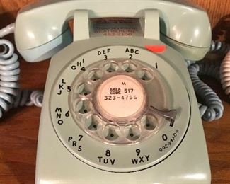 $20.00 Vintage pale green colored desk top telephone 