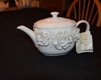 Home Essentials Tea Pot