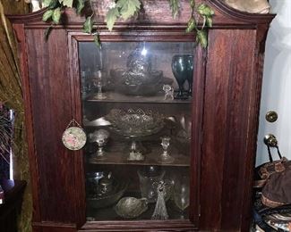 Small vintage glass-door display cabinet with arched top (no key)