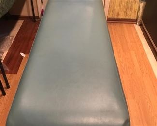 Full view chiropractic massage table