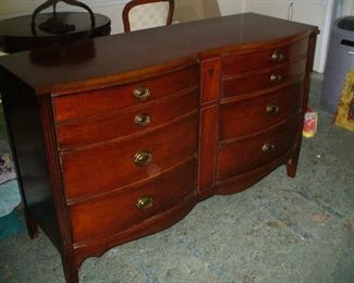 Vintage 1940.s Dixie Furniture Flame mahogany double dresser in very fine condition. Has a fit glass protector for the top