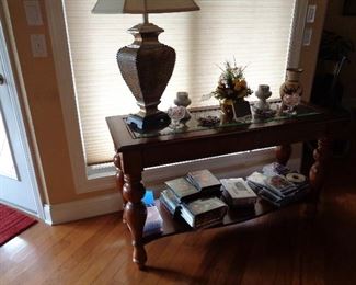 sofa table, many lamps