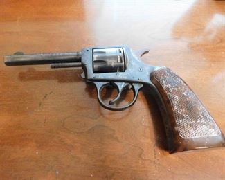 Old H&R 22 Caliber Revolver (Model 922)Permit or Concealed and Carry Required for Purchase