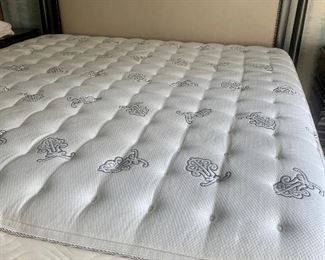 Simmons Beautyrest Black king mattress /boxspring