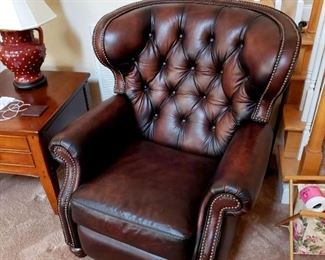 #2 - Pair of Comfort Design "Marquis" Leather Recliner Chairs