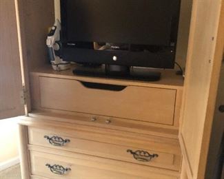 This item is listed for PRE-SALE. Contact us at 630-253-7141 for more information if wanting to purchase prior to the sale on March 6th and 7th.