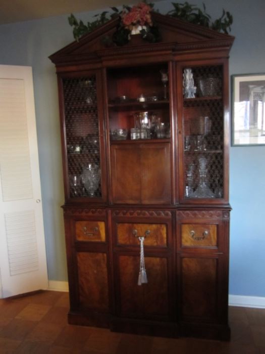 1948-49 Windsor cabinet by Drexel, with Magnavox components.